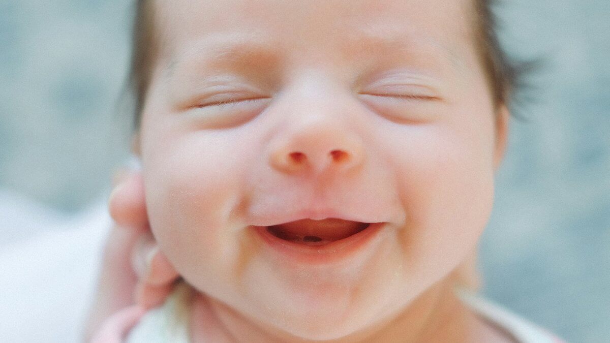 Le mamme transgender e i genitori AMAB possono allattare: lo dice la scienza