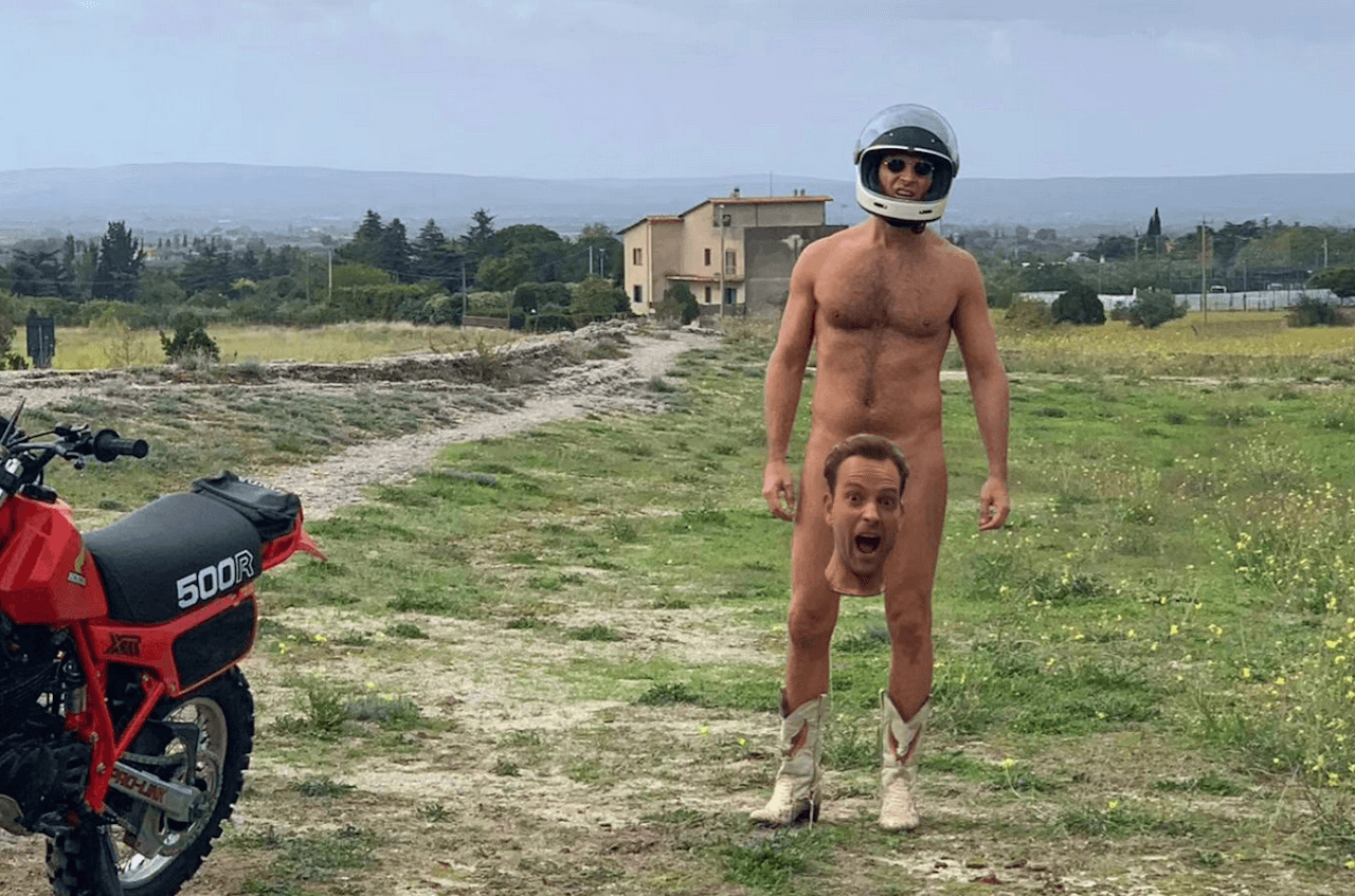 Supersex, Mario Pirrello è Franco Caracciolo, sorella Bandiera nonché grande amico di Rocco Siffredi - Alessandro Borghi - Gay.it