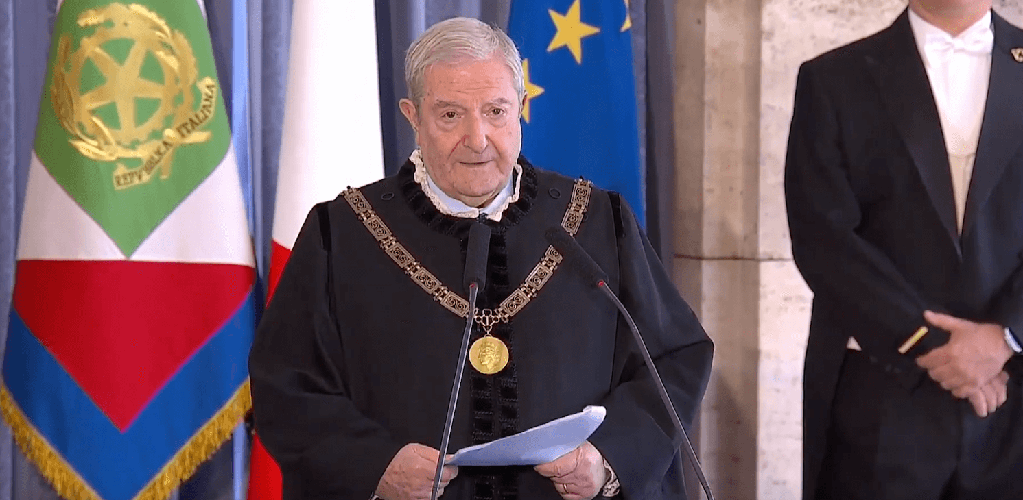 Barbera, presidente Corte Costituzionale, al Parlamento: “Serve una legge sui figli delle famiglie arcobaleno”