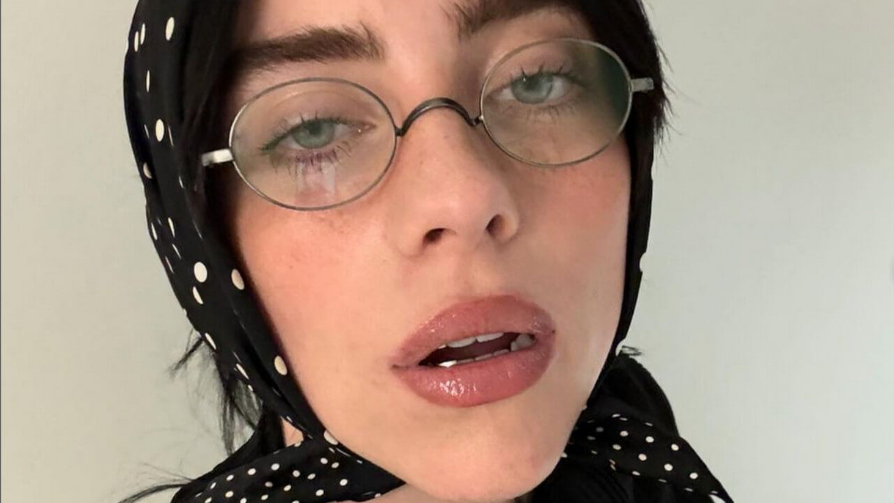 Billie Eilish all’attacco: “Ci sono artisti che fanno 40 vinili diversi per vendere di più. È uno spreco”