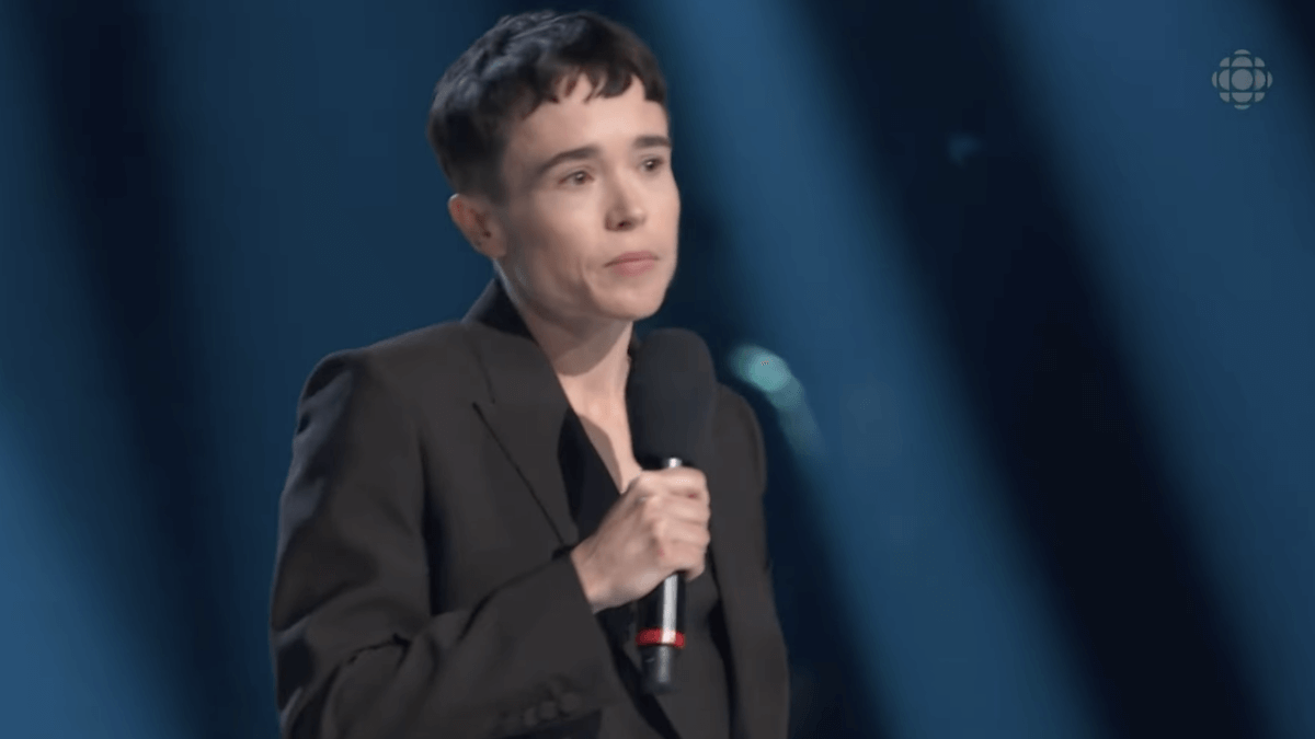 Elliot Page denuncia la “devastante” eliminazione dei diritti LGBTQIA+ in tutto il mondo durante i Juno Awards (VIDEO)