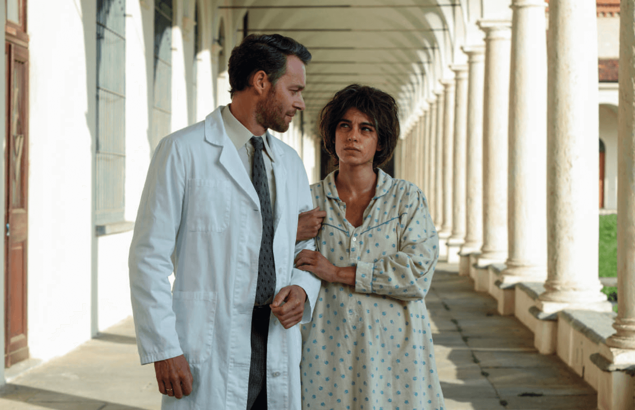 Folle d'Amore, arriva il film Rai su Alda Merini con Laura Morante e Federico Cesari. Il trailer - Folle dAmore film tv - Gay.it