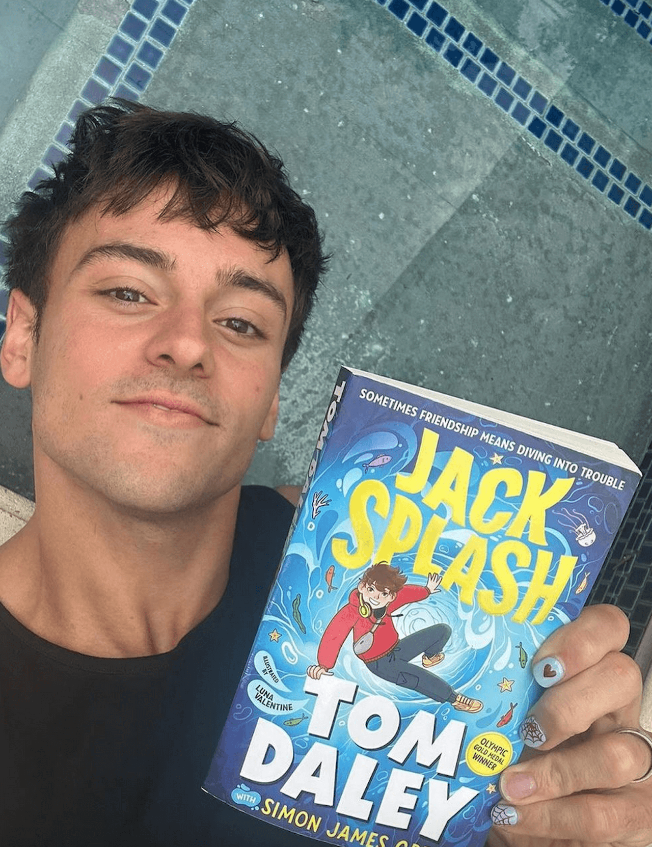 Jack Splash, è uscito il primo libro per bambini di Tom Daley - Jack Splash e uscito il primo libro per bambini di Tom Daley - Gay.it