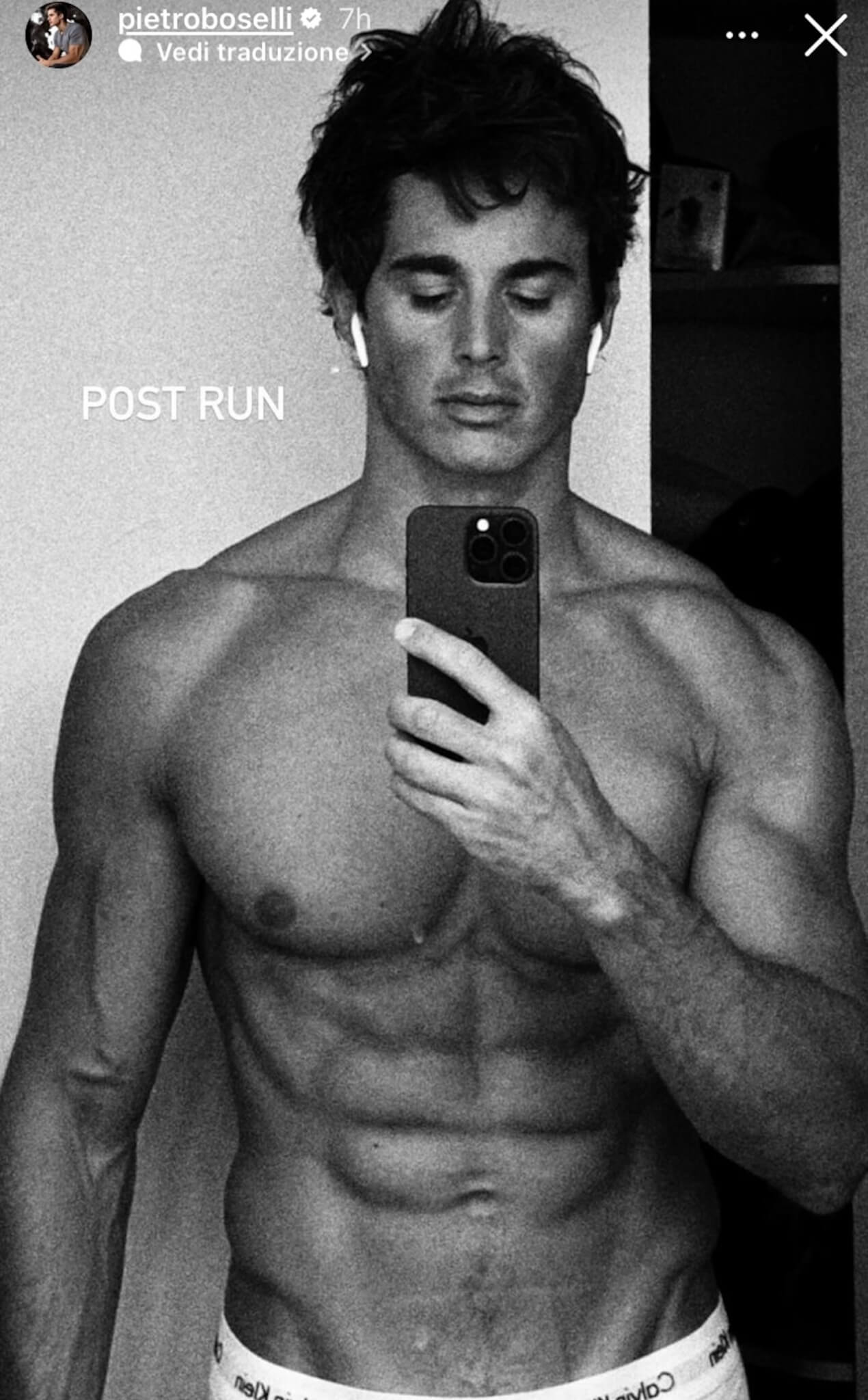 Scandalo video per Pietro Boselli, il suo pennello si fa carne: da professore ad artista astratto - Pietro Boselli - Gay.it