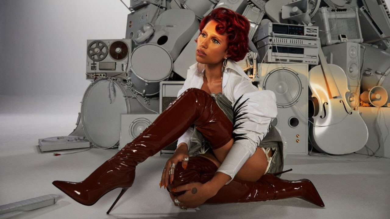 Raye, chi è l’artista che ha sbancato ai Brit Awards e perché è entrata nella storia