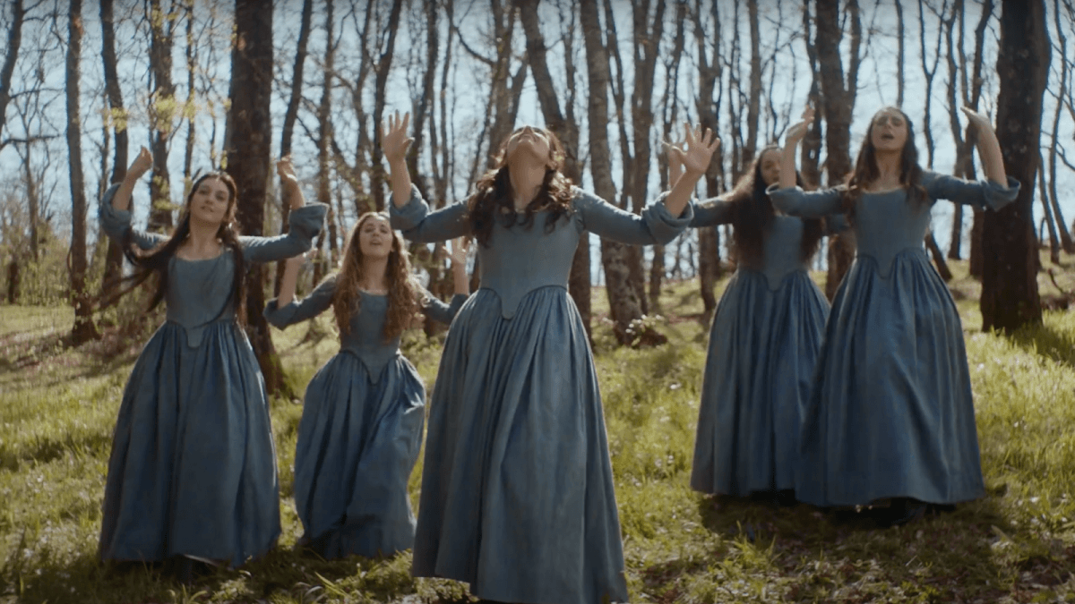 Mani in ARIA! insieme a Margherita Vicario, ascolta il nuovo singolo dal film GLORIA! – VIDEO