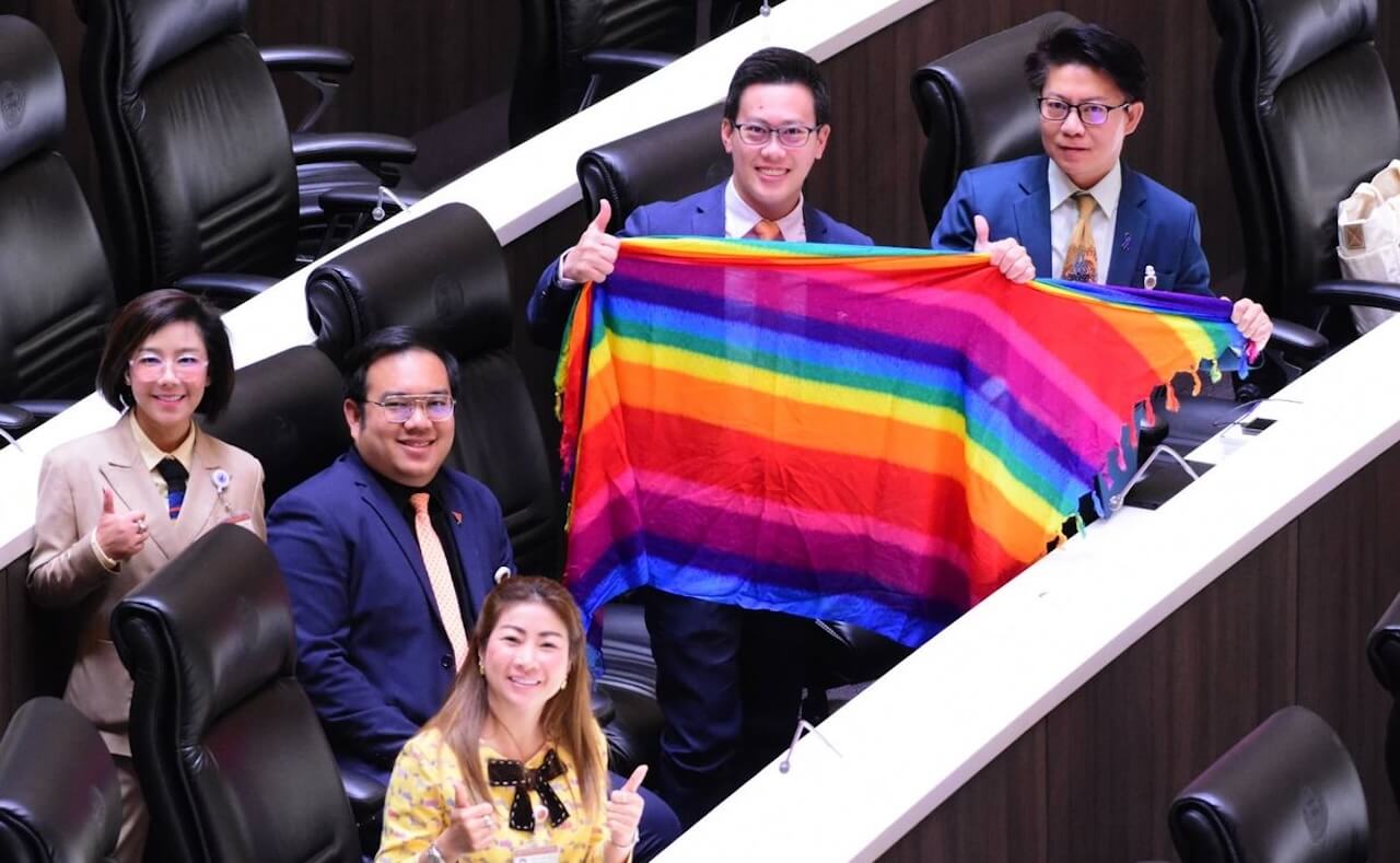 Thailandia , la Camera approva legge sul matrimonio egualitario