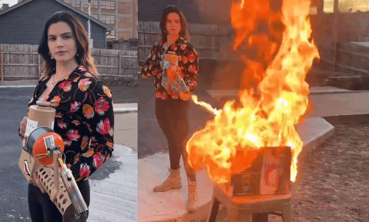 Valentina Gomez, la candidata repubblicana che sui social brucia “libri LGBTQIA+” con un lanciafiamme (VIDEO)