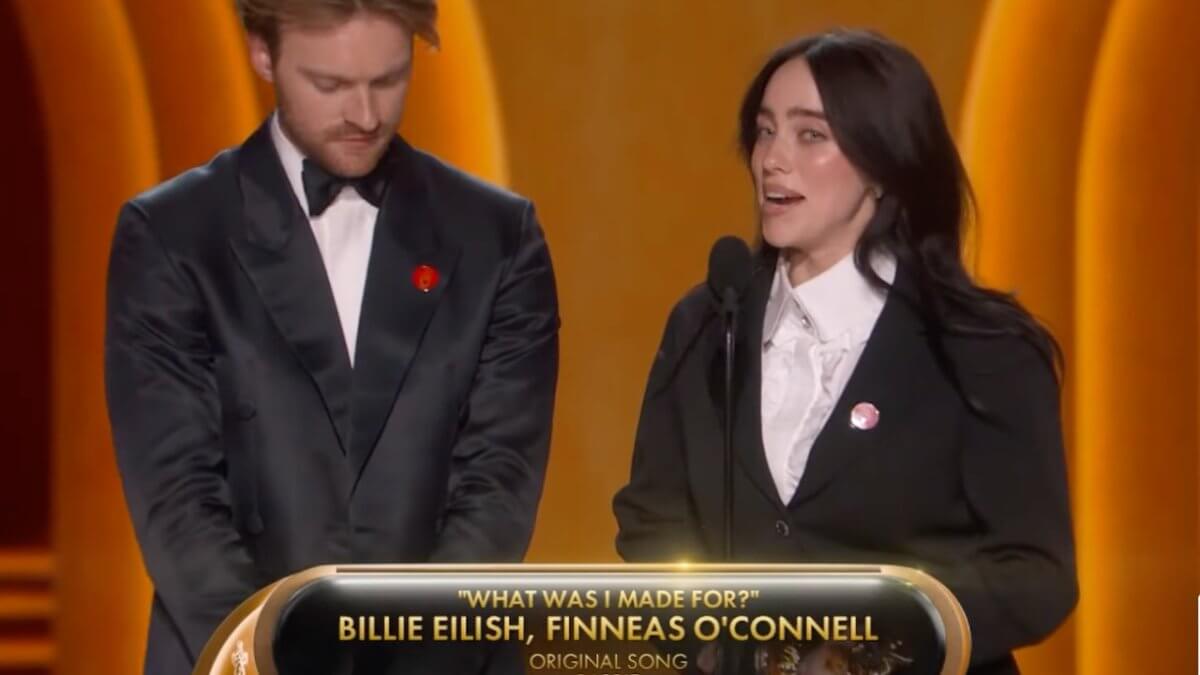 Billie Eilish e il 2° storico Oscar: “per sentirsi la migliore versione di sé stessi” – Guarda la performance di “What Was I Made For?” – VIDEO