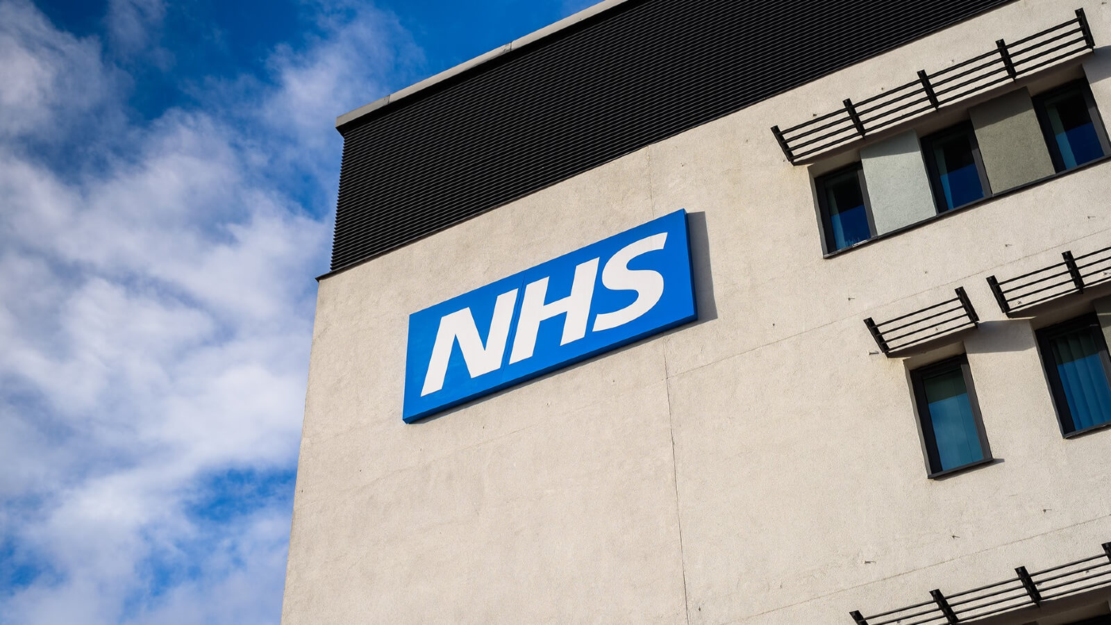 NHS - Il sistema sanitario pubblico britannico ha dato il suo stop ai farmaci bloccanti della pubertà