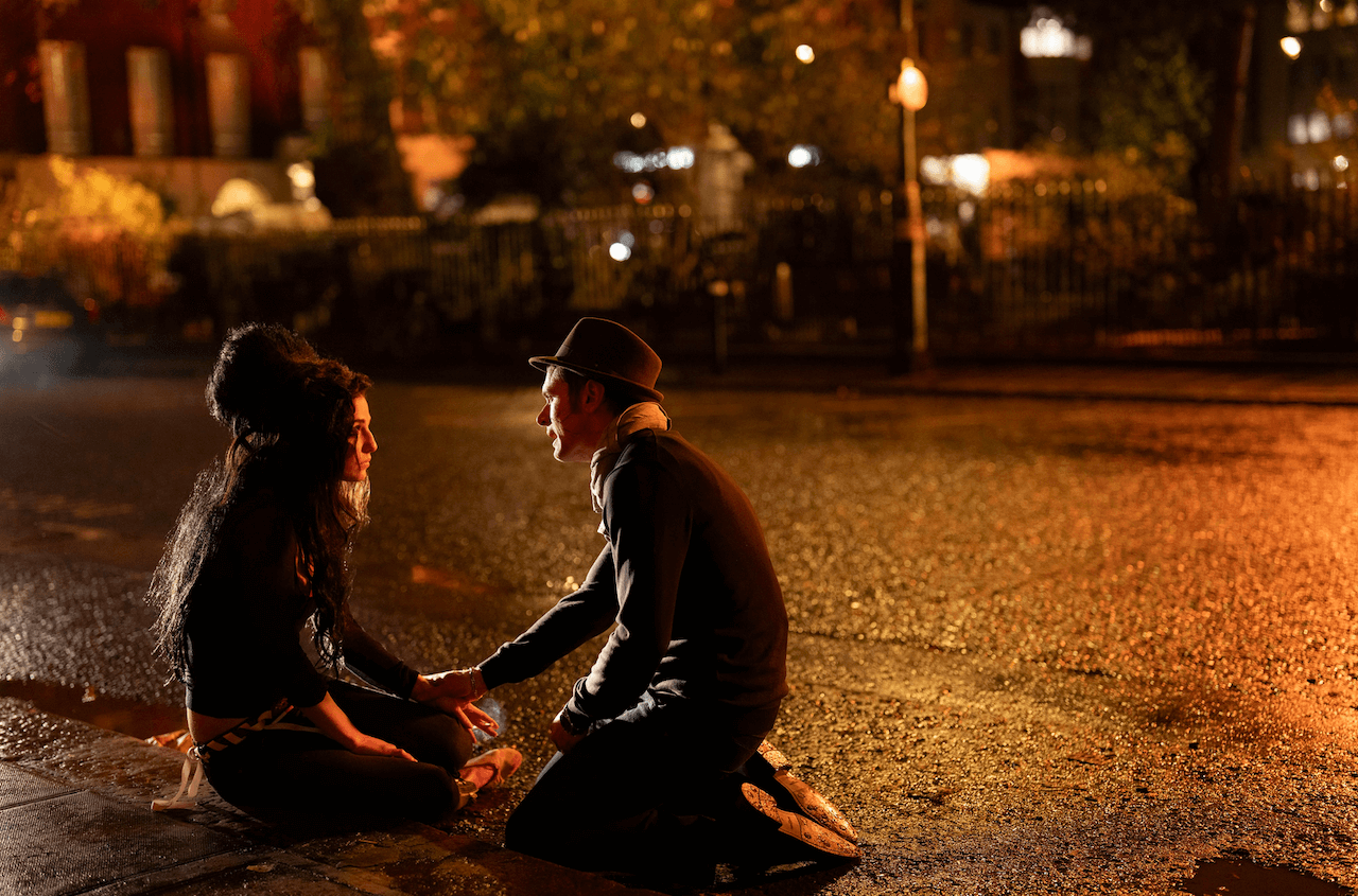 Back to Black, recensione del biopic su Amy Winehouse. Il ricordo di un'icona sconfitta dall'amore - Back to Black film 1 - Gay.it