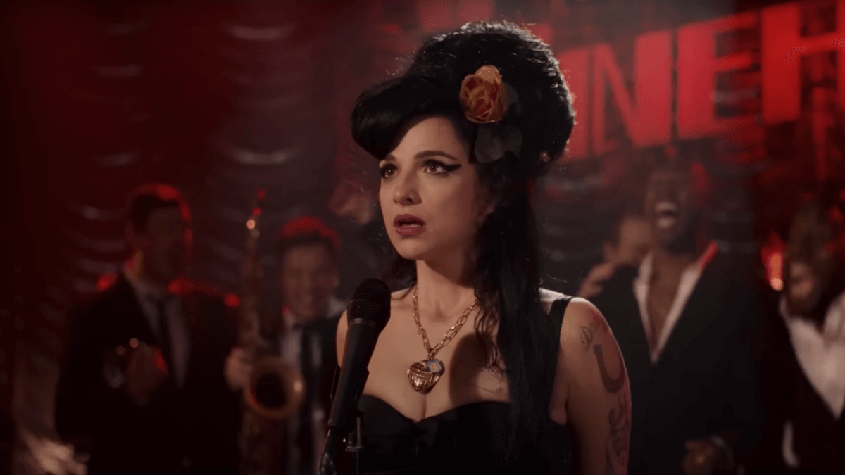 Back to Black, recensione del biopic su Amy Winehouse. Il ricordo di un’icona sconfitta dall’amore