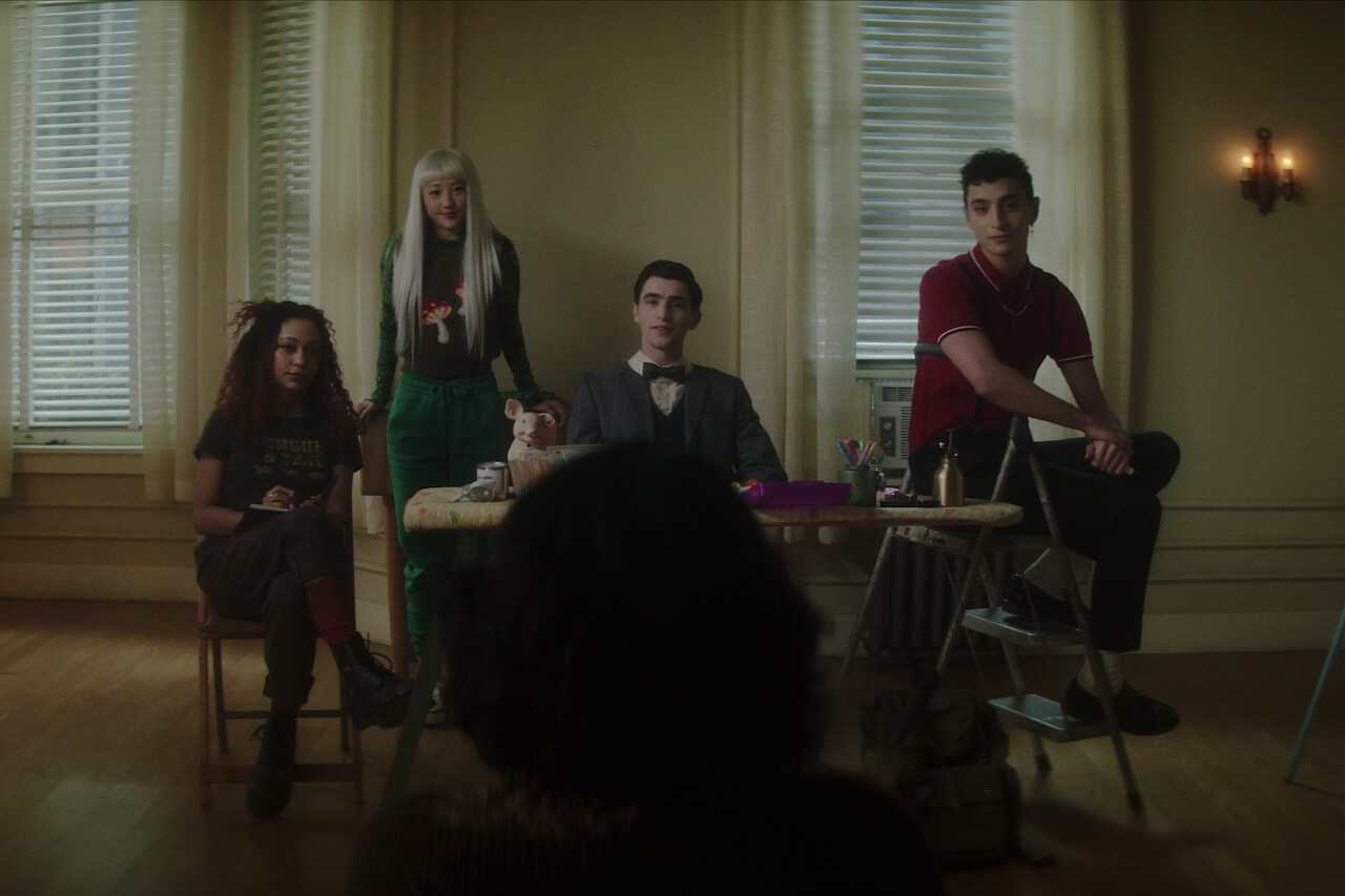 Dead Boy Detectives, trailer italiano dalla serie spin-off di Sandman, tra demoni, zombie e identità queer - Dead Boy Detectives n S1 E3 00 03 07 11 RC - Gay.it