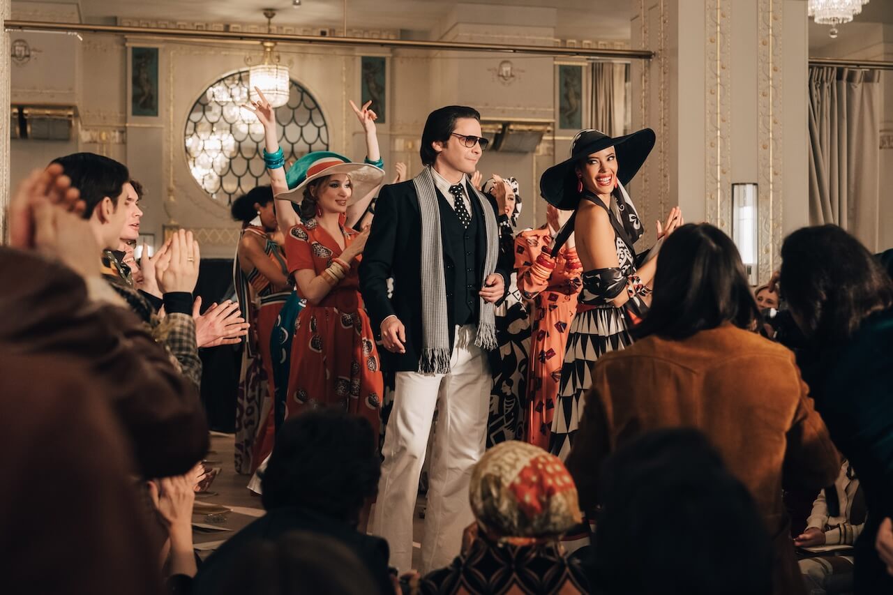 Becoming Karl Lagerfeld, il full trailer italiano racconta anche la storia d'amore con Jacques de Bascher - Disney Becoming Karl Lagerfeld Daniel Bruhl 4 - Gay.it