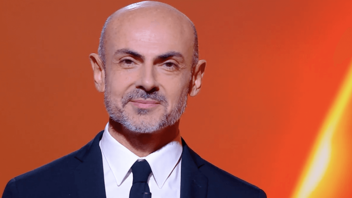 Enzo Miccio e il potente monologo contro l’omofobia: “Siate fieri, sempre, perché siete unici e autentici” (VIDEO)