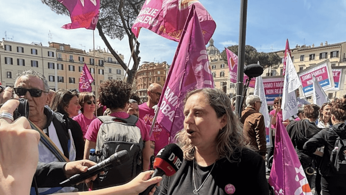 Famiglie arcobaleno a Roma, tra flashmob e convegno per raccontare la GPA attraverso gli occhi di chi l’ha vissuta (VIDEO)