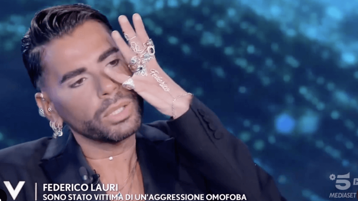 Federico Fashion Style e l’aggressione omofoba: “Mi ha dato un pugno e detto ‘vatti a mettere seduto froc*o di mer*a’” (VIDEO)