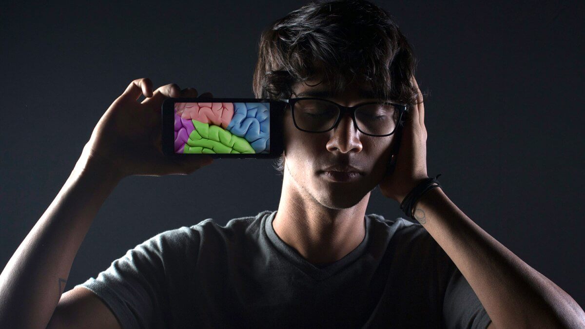 La Gen Z è dipendente dalla musica: “È una terapia per il benessere mentale e fisico”. Ma Spotify aumenta le tariffe