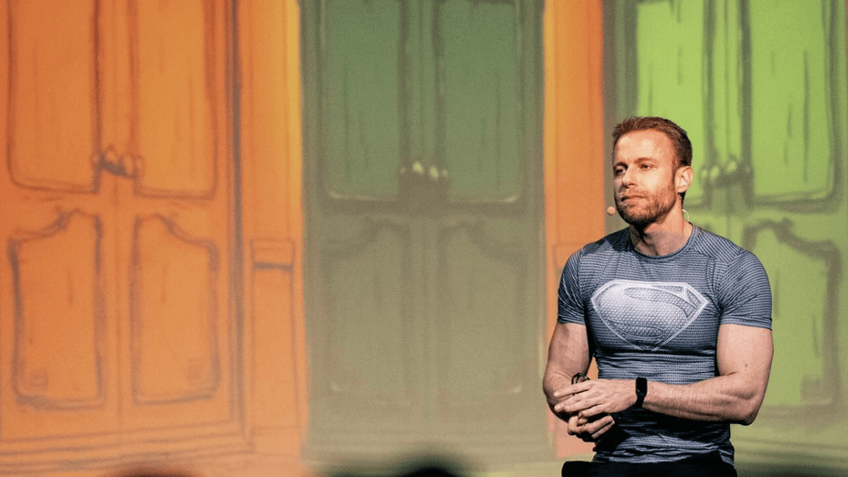 Immanuel Casto, dopo 30 sold out arriva il tour estivo XXL del monologo meta-comico “Non erano Battute”