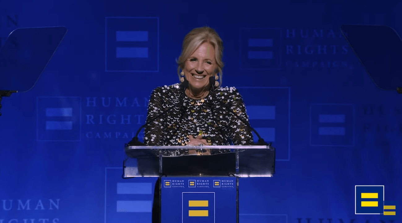 Jill Biden: “Donald Trump è pericoloso per la comunità LGBTQ+ e per gli Stati Uniti”