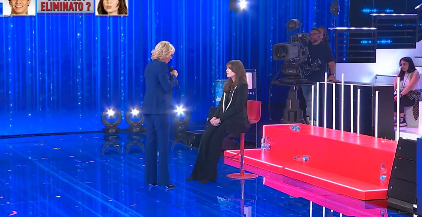 Maria De Filippi abbatte i tabù su ansia e depressione: la salute mentale approda ad “Amici 23”