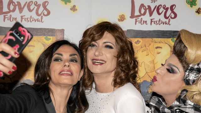 Maria Grazia Cucinotta: "Bisognerebbe crescere i bambini liberi di vedere l'amore in ogni sua forma" - Maria Grazia Cucin 1 - Gay.it