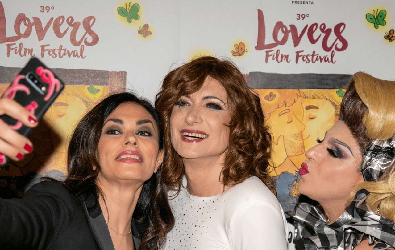 Maria Grazia Cucinotta: “Bisognerebbe crescere i bambini liberi di vedere l’amore in ogni sua forma”