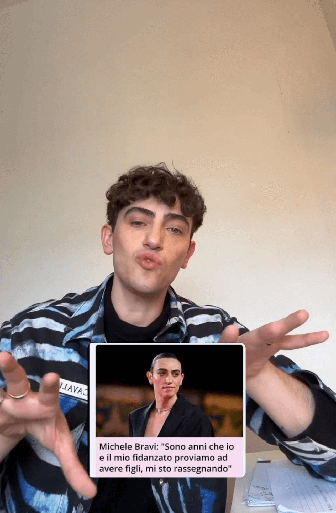 Michele Bravi e la fake news sulla paternità: "Per un click alimentate cattiverie che fanno male alle famiglie" - Michele Bravi 1 - Gay.it