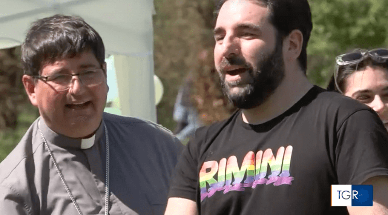 Rimini, il vescovo Nicolò Anselmi partecipa alla Giornata della visibilità transgender: "Dio è padre di tutti" - Nicolo Anselmi - Gay.it