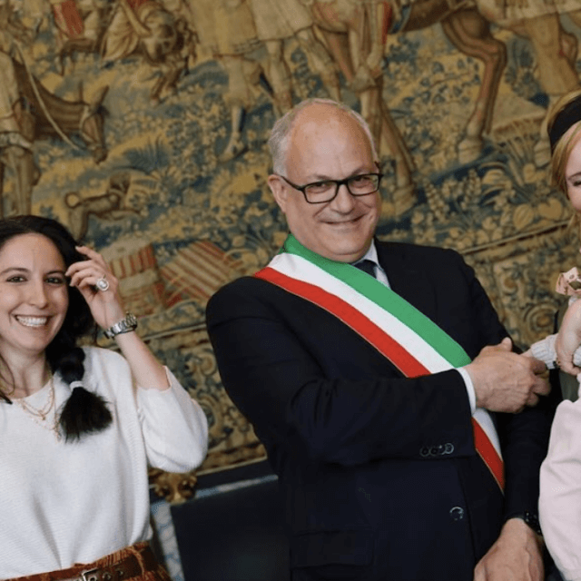 Roma, il sindaco Gualtieri registra altri due atti di nascita formati all’estero di figlie di due mamme - Roma sindaco Gualtieri - Gay.it