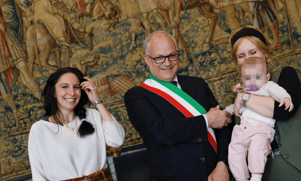 Roma, procedure più snelle per le registrazioni di nascita con due mamme - Roma sindaco Gualtieri - Gay.it