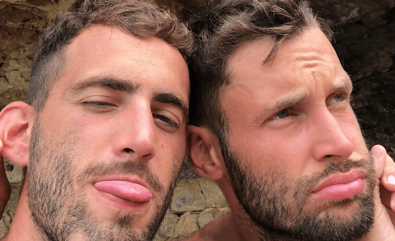 Simon Porte Jacquemus e Marco Maestri sono diventati genitori di Mia e Sun: "Un sogno diventato realtà" - Screenshot 2024 04 22 alle 20.50.58 - Gay.it