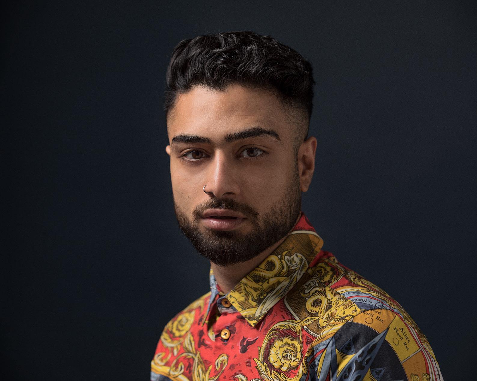 "Io gay e musulmano, immigrato e cittadino: il futuro è dei meticci" Saif ur Rehman Raja racconta il suo romanzo d'esordio "Hijra" - intervista
