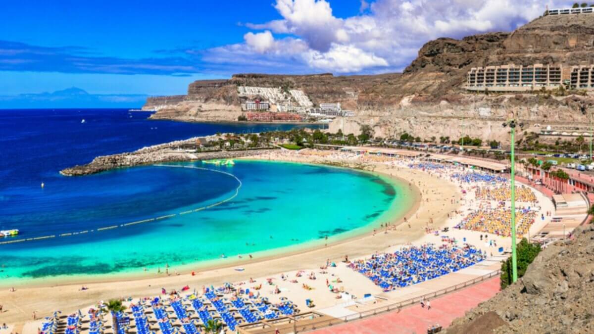 Gran Canaria tra spiagge dorate, acque cristalline e accoglienza LGBTQIA+