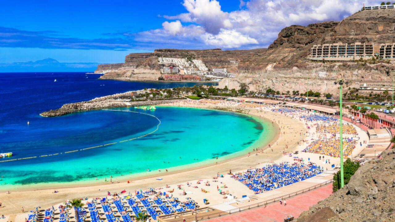 Gran Canaria tra spiagge dorate, acque cristalline e accoglienza LGBTQIA+