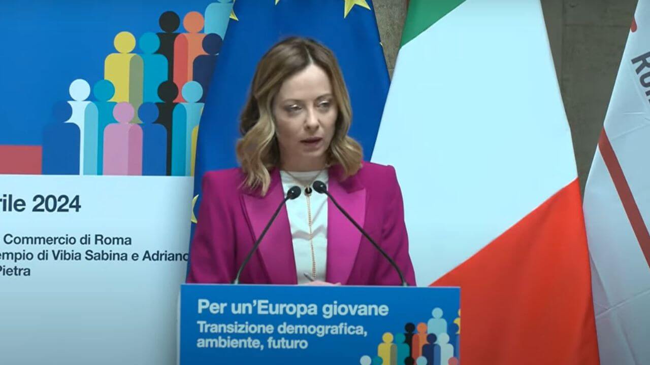 “L’utero in affitto una pratica disumana”, Meloni torna ad attaccare la GPA