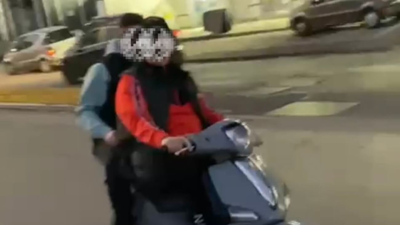 Scampia, omofobia di Pasqua. Sputi e sigarette spente addosso a 23enne: “Mi hanno chiamato r*cchiò”