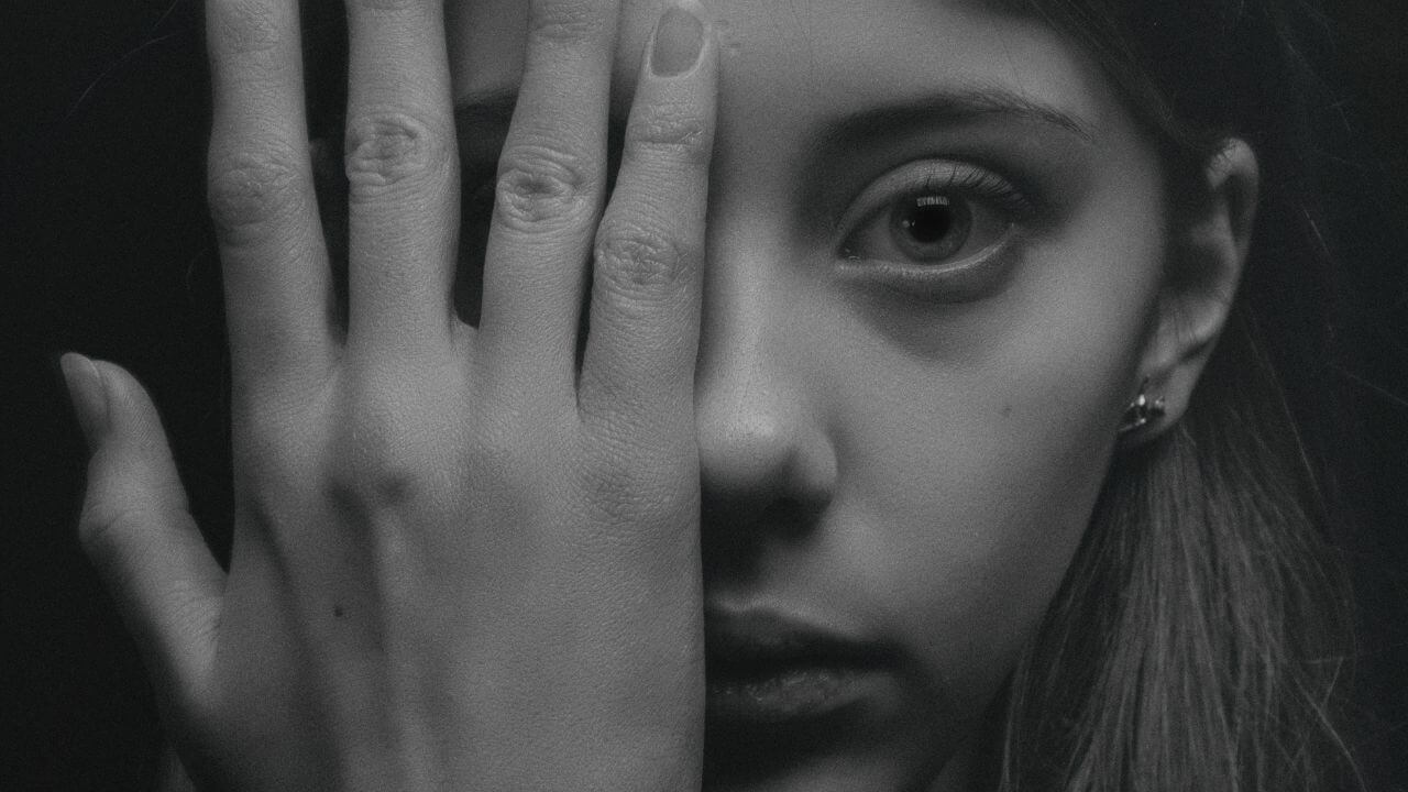 Stati Uniti, continuano i ban alle terapie affermative per i minori: 100.000 lǝ adolescenti abbandonatǝ a loro stessǝ