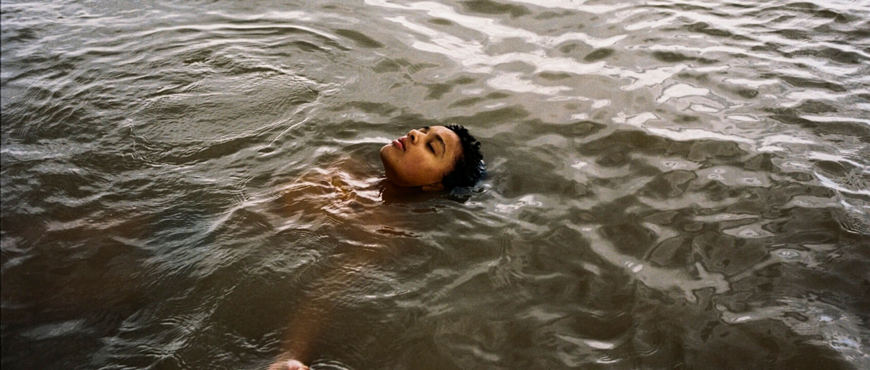 Cannes 2024, ecco i 17 film LGBTQIA+ in corsa per la Queer Palm - Bird di Andrea Arnold - Gay.it