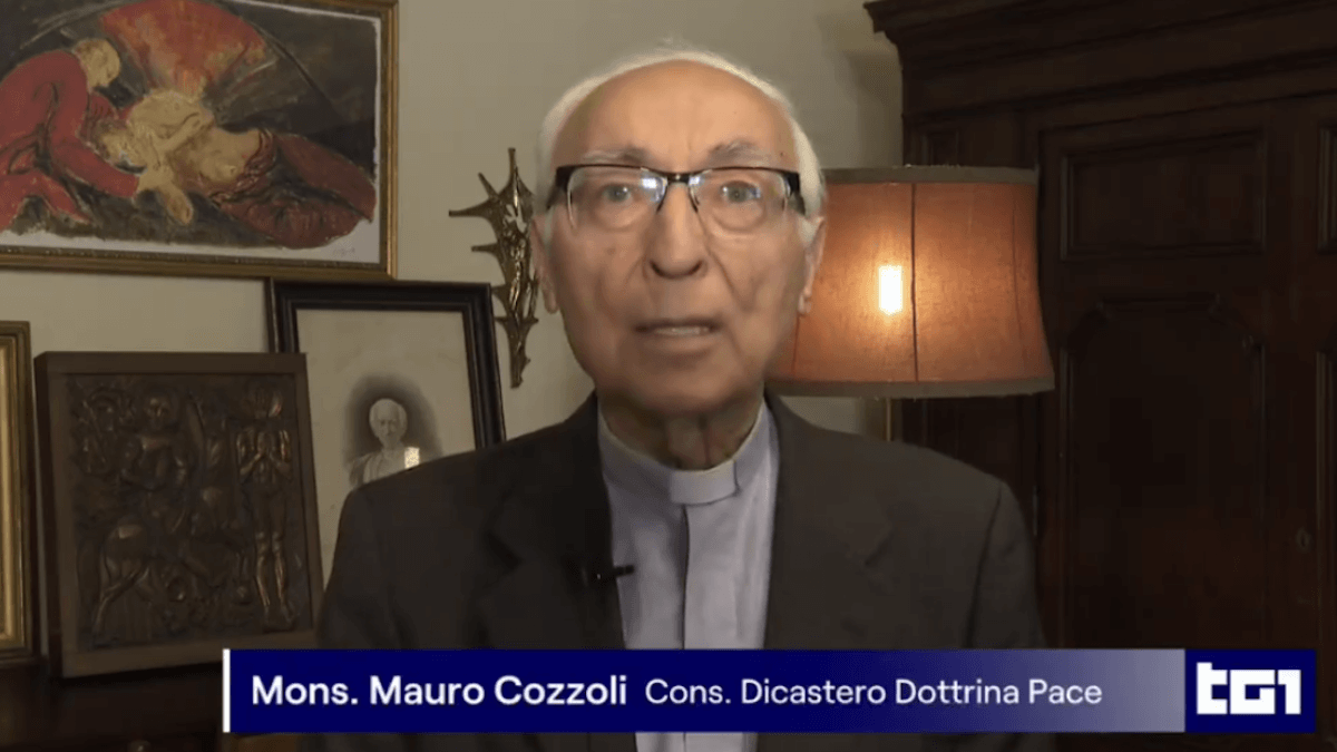 Monsignor Cozzoli e il vicepresidente Cei in difesa di Papa Francesco: “Non è omofobo, si riferiva a preti gay con compartimenti scorretti” (VIDEO)