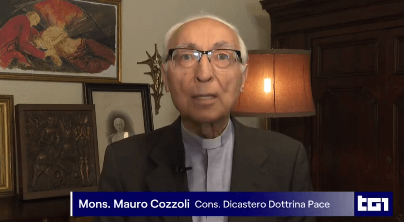 Monsignor Cozzoli e il vicepresidente Cei in difesa di Papa Francesco: “Non è omofobo, si riferiva a preti gay con compartimenti scorretti” (VIDEO)