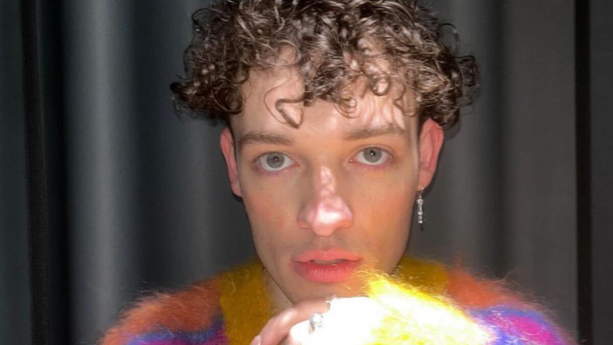 Nemo dopo l’Eurovision vola alla conquista degli States, ma “The Code” (per ora) non fa il botto