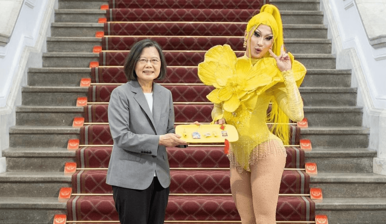 Taiwan, la drag queen Nymphia Wind si esibisce per la presidente uscente Tsai Ing-wen (VIDEO)