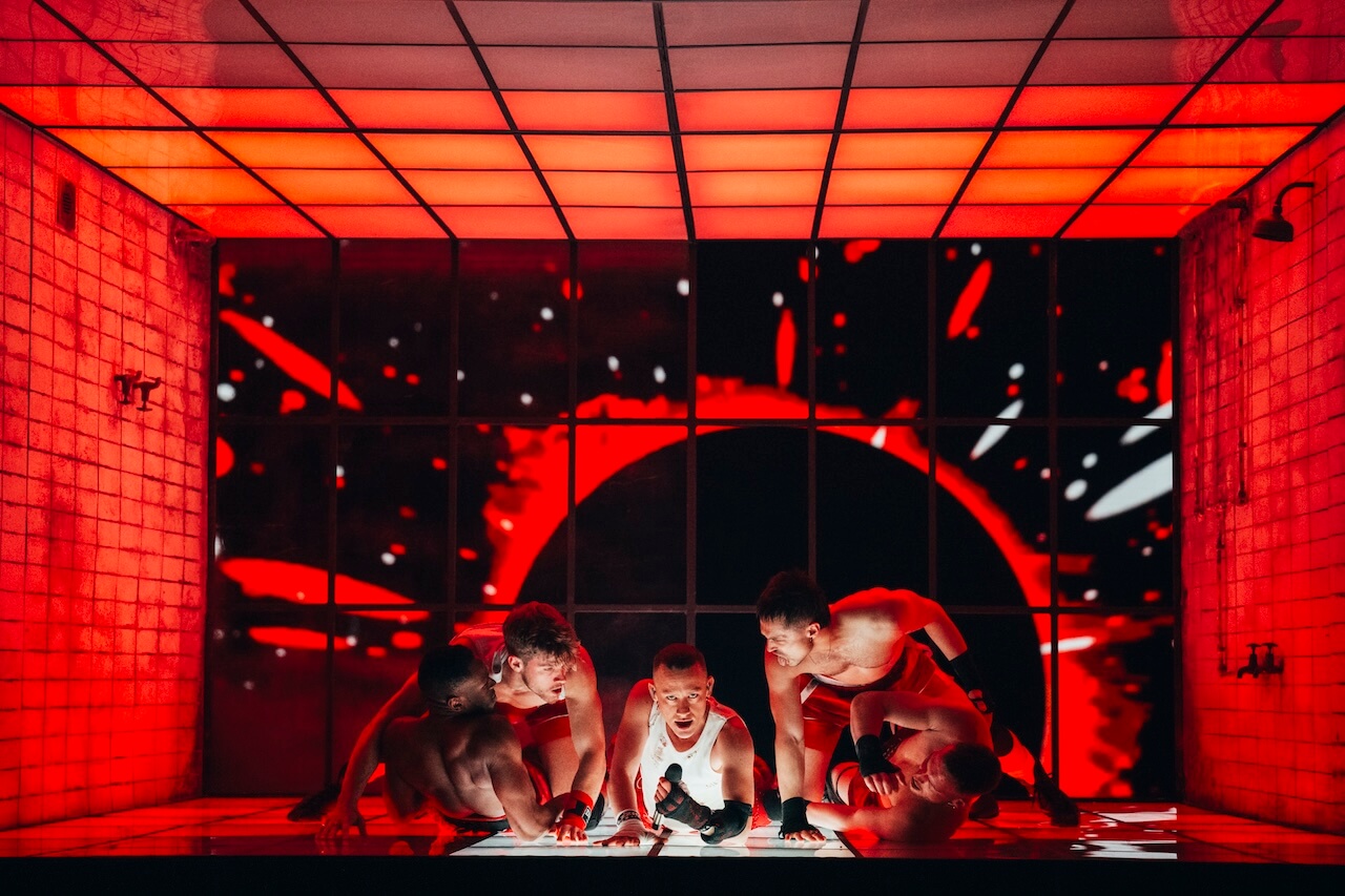 Eurovision 2024, Olly Alexander alle prove in una palestra post-apocalittica che trasuda omoerotismo con Dizzy (VIDEO e FOTO) - Gay.it