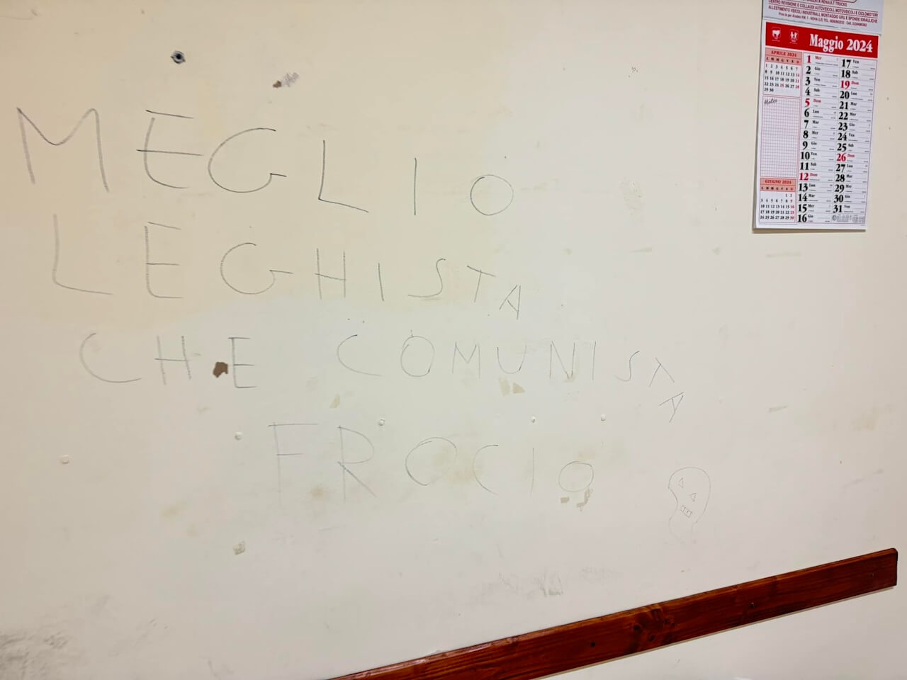 Galatina, insulti omofobi sul muro della sede Pd: "Meglio leghista che comunista fr*cio" - Omofobia Michele Scalese - Gay.it