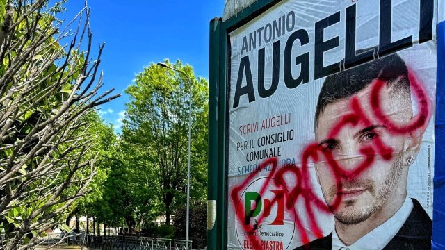 Settimo torinese, insulti omofobi sui manifesti del candidato Pd Antonio Augelli: "Fr*cio" - Settimo insulti omofobi manifesti elettorali Antonio Augelli - Gay.it