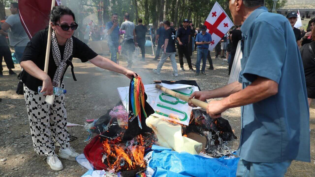 La Georgia come l'Ucraina? I georgiani vogliono l'Unione Europea: cosa sta succedendo - georgia legge agenti stranieri 3 - Gay.it