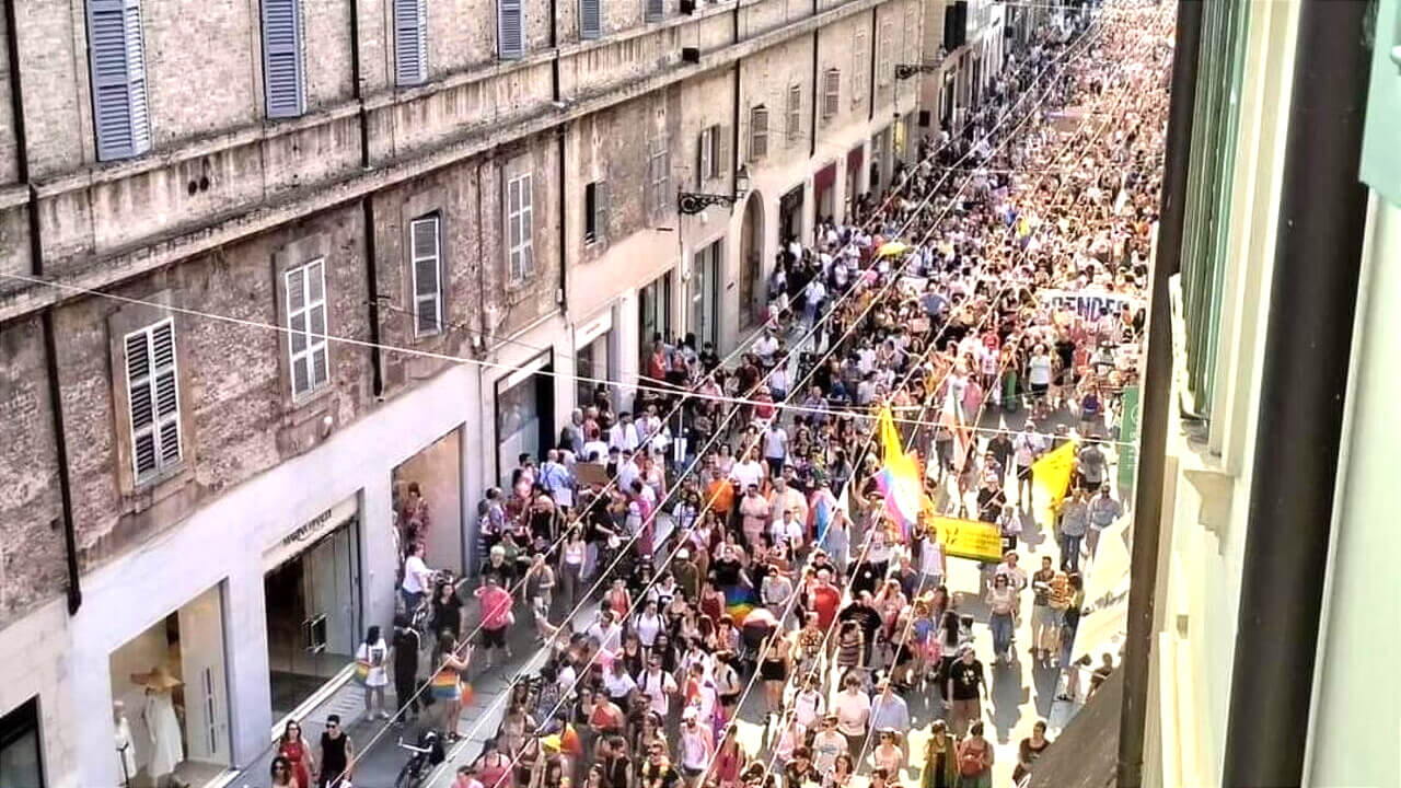 Intervista a Parma Pride 2024: “Nutriamo l’amore! Le unioni civili sono un ripiego”