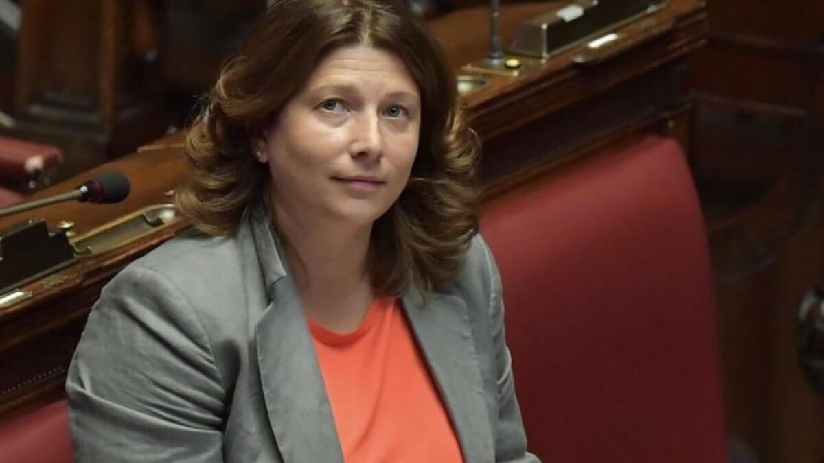 La destra approva la Gestazione per altri reato universale in commissione, il DDL Varchi sarà votato in Senato