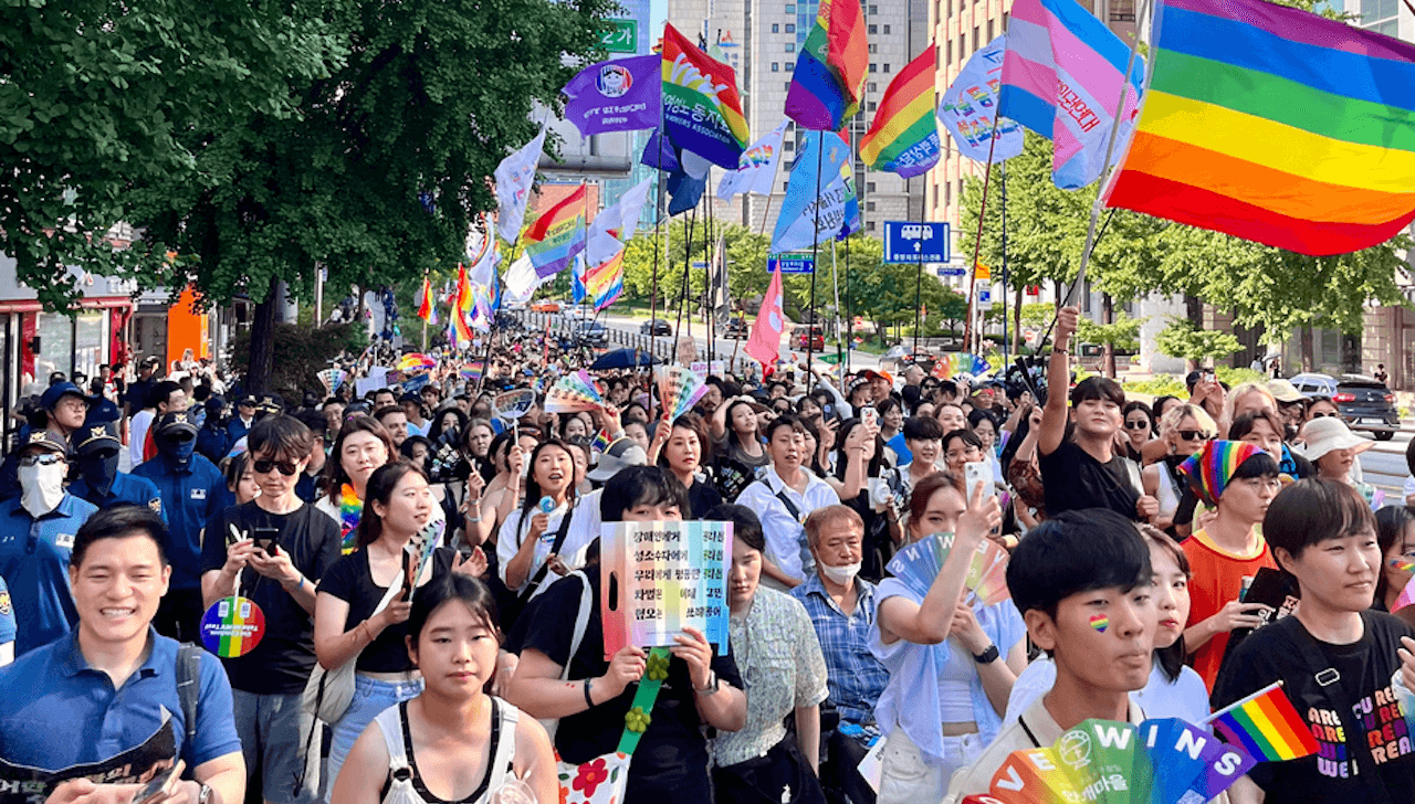Corea del Sud, le coppie dello stesso sesso riconosciute nel censimento nazionale - Corea del Sud in 150.000 al Pride di Seul vietato dalle autorita - Gay.it
